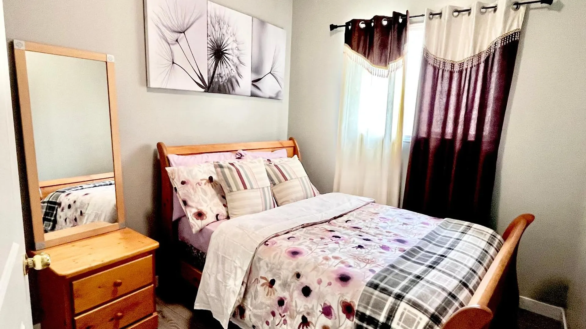 Spacious Main Floor Suite In Detached Bungalow With Parking & Kitchen YYC 0*,  Canada